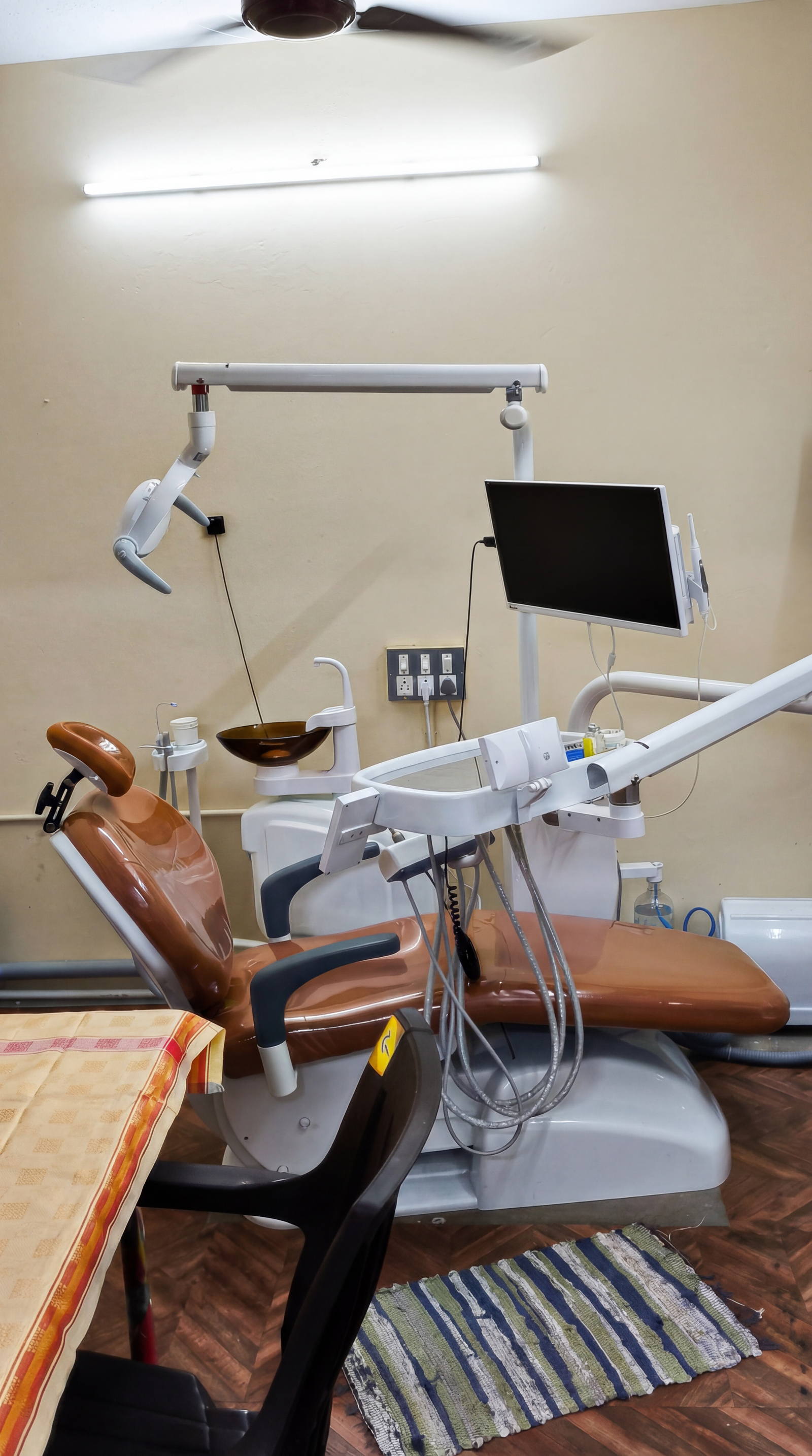 Welcoming reception and waiting area at Ram Nila Dental Clinic Panruti